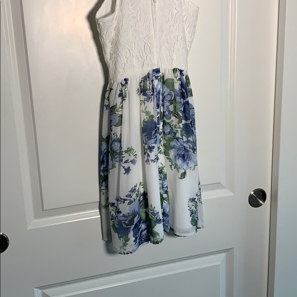 Speechless White Lace/Blue Floral Dress - Picture 3 of 6